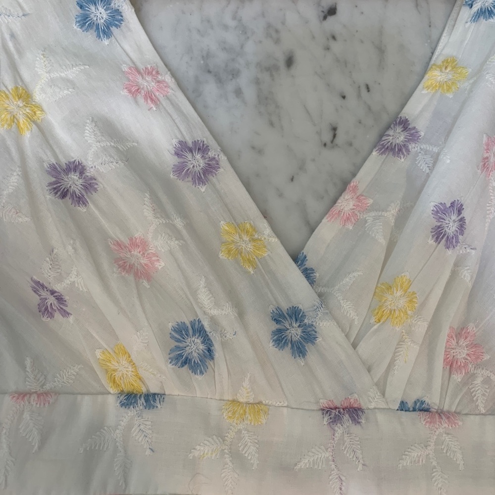 Embroidered dress - Picture 5 of 6